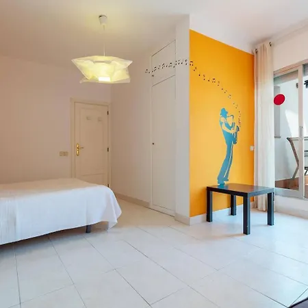 Petunia: Gran Atico En El Centro De Apartman Sitges