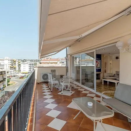 Petunia: Gran Atico En El Centro De Apartment Sitges